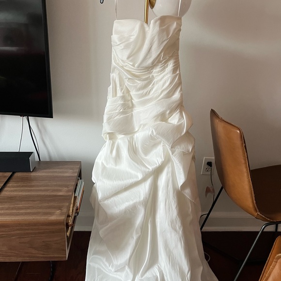 Watters Wedding Gown - Picture 2 of 4